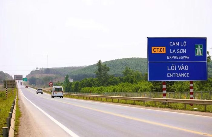 Dự án mở rộng cao tốc Cam Lộ- La Sơn đang bị chậm tiến độ, nhiều nhà thầu lớn bị điểm tên