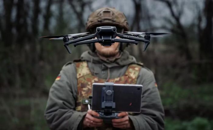 Cùng thời điểm, quân đội Ukraine thông báo những hạn chế đối với hệ thống Starshield, phiên bản quân sự của mạng Internet vệ tinh Starlink do SpaceX vận hành.