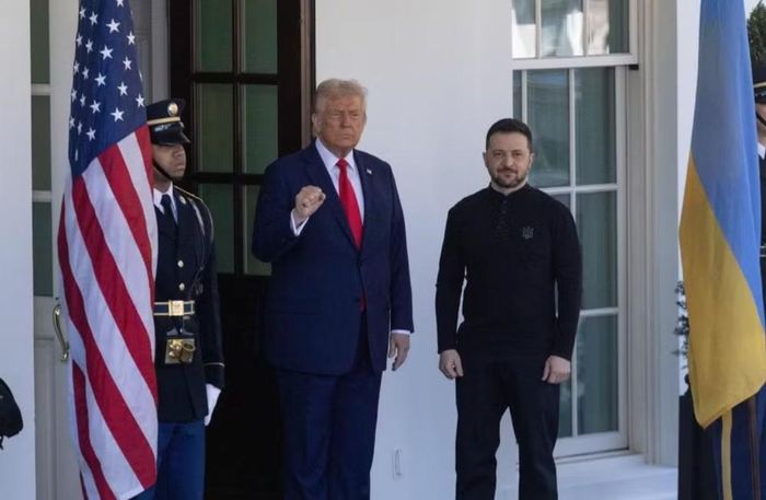 Trong thời gian ngắn, Kiev phải đối mặt với nhiều sức ép liên tiếp. Tổng thống Trump tìm cách hạ nhiệt giá nhiên liệu bằng việc tạm hoãn một số biện pháp trừng phạt liên quan đến hoạt động bán dầu của Nga.