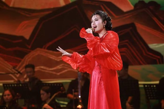 Nguyễn Mộc An thể hiện ca khúc “Mênh mang một khúc sông Hồng”