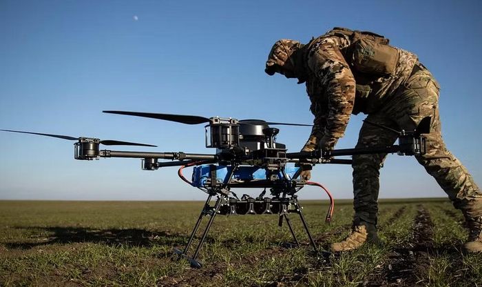 Nhà lãnh đạo Ukraine cho biết UAV phản lực của Nga có thể bay với tốc độ hơn 400 km/h, trong khi một số UAV đánh chặn của Ukraine sử dụng Starlink bị giới hạn tốc độ di chuyển ở mức khoảng 70 km/h.