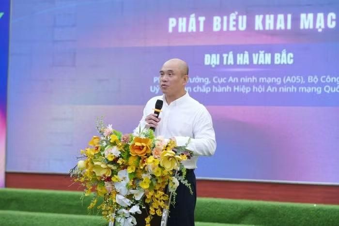 Đại tá Hà Văn Bắc- Phó Cục trưởng Cục An ninh mạng (Bộ Công an) phát biểu khai mạc chương trình