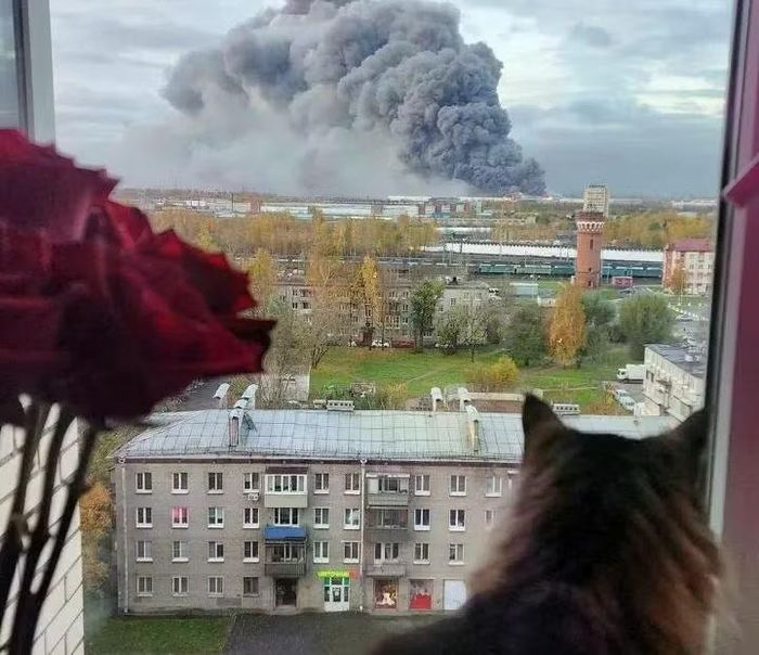 Người dân St Petersburg ghi lại hậu quả của cuộc tấn công bằng UAV của Ukraine vào thành phố ngày 18-10-2026