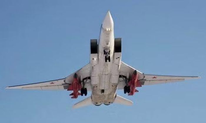 Ukraine cũng bị tấn công bởi 332 máy bay không người lái cảm tử Shahed (31 trong số đó là loại phản lực), tên lửa S-8000 Banderol, Gerbera và UAV mô phỏng kiểu Parody từ nhiều hướng khác nhau.