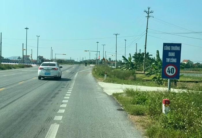 Yêu cầu Nghệ An rà soát, tháo dỡ biển báo hạn chế tốc độ 40km/h trên tuyến đường ven biển