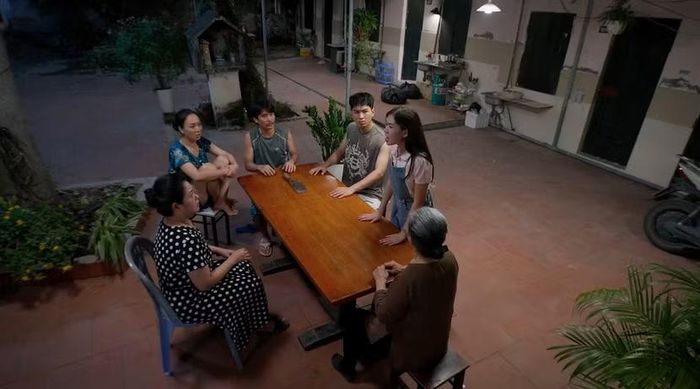 “Xóm nhỏ” khai thác cuộc sống mưu sinh của những người lao động xa quê giữa lòng Hà Nội