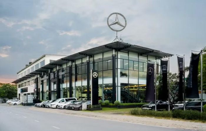 "Trùm" bán Mercedes thoát lỗ nhờ phân phối thêm xe Vinfast