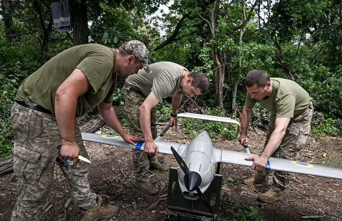 Yuriy, một sĩ quan Vệ binh Quốc gia Ukraine, cho biết đơn vị của ông sử dụng Starshield để điều khiển UAV và nhiều nhiệm vụ bị ảnh hưởng nghiêm trọng sau khi các hạn chế xuất hiện.