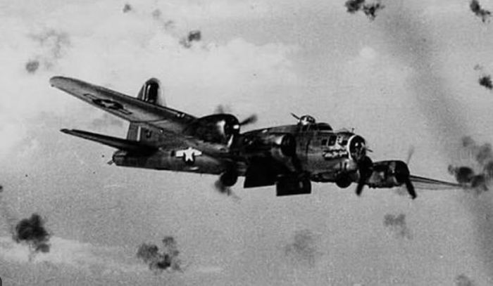 Lục quân Mỹ sau đó chọn Douglas B-18 Bolo rẻ hơn. Tuy nhiên, những người ủng hộ thiết kế Boeing vẫn tìm cách duy trì chương trình.