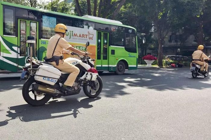 Lực lượng Cảnh sát giao thông tuần tra lưu động, phát hiện vi phạm liên quan đến dừng đỗ phương tiện sẽ ghi nhận, xử lý