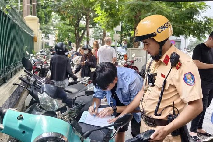 Hình ảnh ghi nhận rõ ràng, sắc nét nên tài xế buộc phải ký biên bản xử phạt vi phạm hành chính