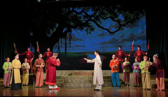 Từ một lớp học nơi làng quê, tiếng thơm về tài năng và đức độ của người thầy dần lan xa. Ông không chỉ đào tạo những học trò bình thường mà nhiều người sau này trở thành nhân tài, giữ những trọng trách trong triều đình.