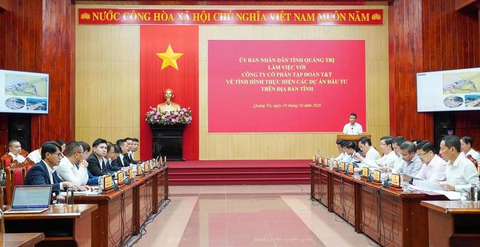 Toàn cảnh buổi làm việc. Ảnh: Hồng Mến