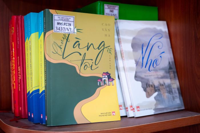 Năm 2014, ông đột ngột qua đời sau thời gian bạo bệnh, chưa kịp hoàn thành ước nguyện với sách vở. Bản thảo còn để dở lại nhà, những cuốn sách trước ông từng viết, với giá sách chứa bao tâm huyết một đời gắn bó với tri thức, nhiều lần khiến bà Khanh nhìn vào lại thấy đau buồn. Khoảng trống mênh mông ấy dần vơi bớt khi bà nghĩ rằng phải biến ước nguyện của chồng thành hiện thực, để sách tới tay người đọc. Năm 2019, không gian thờ tự của gia đình hoàn thành, bên cạnh đặt những giá sách. Lúc này, một cơ duyên khác lại tới. 