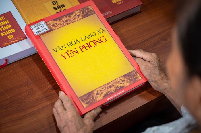  Với bà Khanh, việc một người thường xuyên tới thư viện, cảm thấy vui vẻ thoải mái bên cạnh sách đã là một việc tốt, còn việc đọc sách còn cần nhiều thời gian "mưa dầm thấm lâu", còn cần "duyên" nên không cần phải vội vàng. Bà vẫn ưu tiên nhất là mỗi người tới thư viện đều cảm thấy được xoa dịu về tinh thần, dù họ có đọc sách hay chưa. "Tâm lý của mỗi người mỗi khác. Có vết thương chỉ cần một chút nước muối là sạch, nhưng có vết thương lại cần kiên nhẫn hơn. Tôi cho rằng kỹ năng của người làm ở thư viện chính là ở sự thấu hiểu đó", bà Khanh nói. 