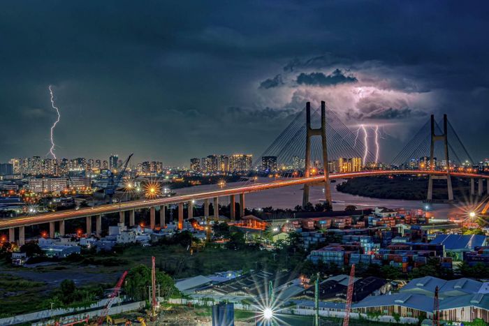  Tia sét rõ, bố cục rõ ràng là yếu tố để Tú đánh giá một bức ảnh chụp dông sét đẹp. 