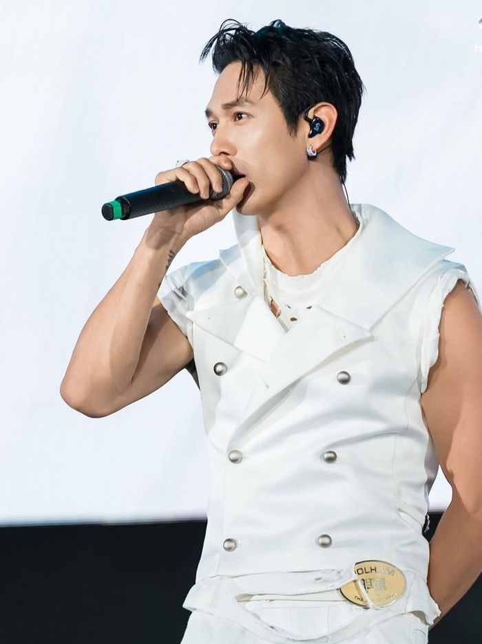  Song Luân đảm nhận phần lớn vai trò dẫn dắt concert thay Trấn Thành. 