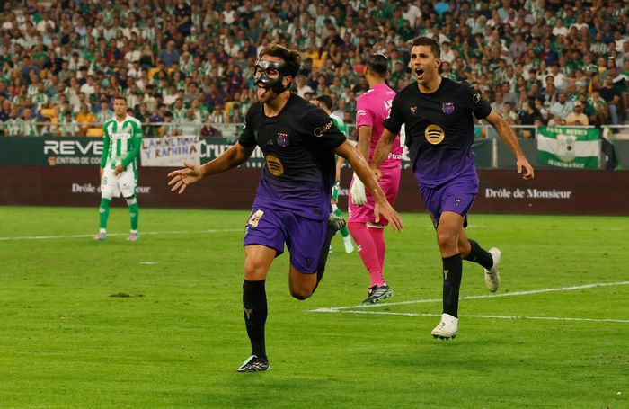 Eric Garcia ghi bàn trong chiến thắng 5-2 trước Betis nhưng phải nghỉ 3–4 tuần vì chấn thương cơ đùi.