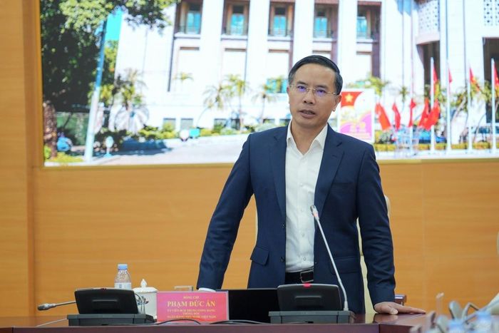 Thống đốc Phạm Đức Ấn làm việc với lãnh đạo 46 ngân hàng thương mại sáng 19/10. Ảnh: Hoàng Giáp/Thời báo Ngân hàng.