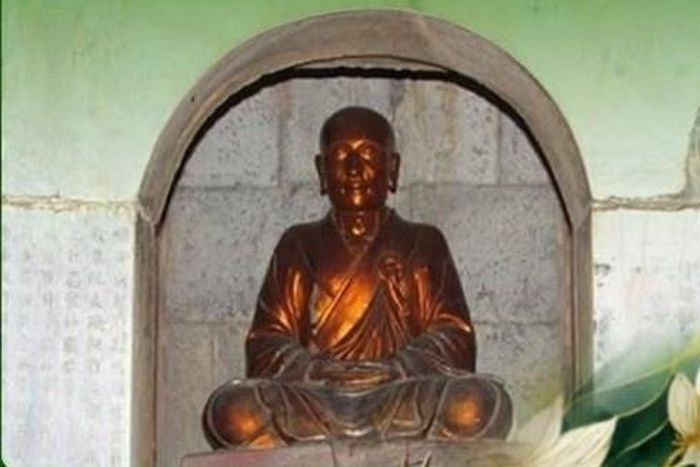  Tượng thiền sư Chuyết Công. Ảnh: Anvien. 