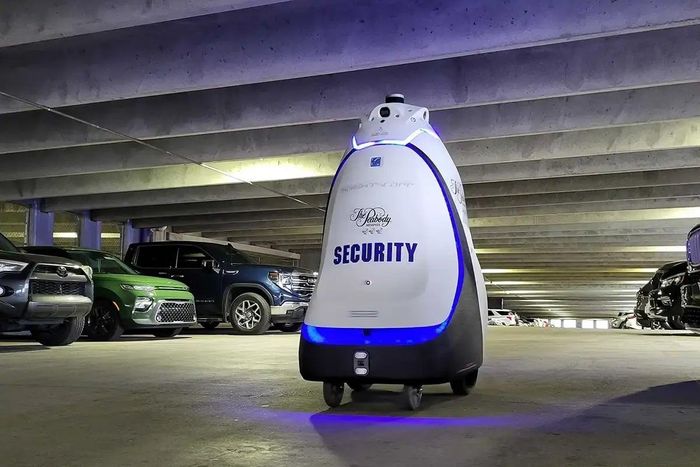 Robot tự hành Knightscope K5 của Allied Universal được thiết kế để tuần tra, giám sát an ninh tại các cơ sở thương mại. Ảnh: Knightscope.