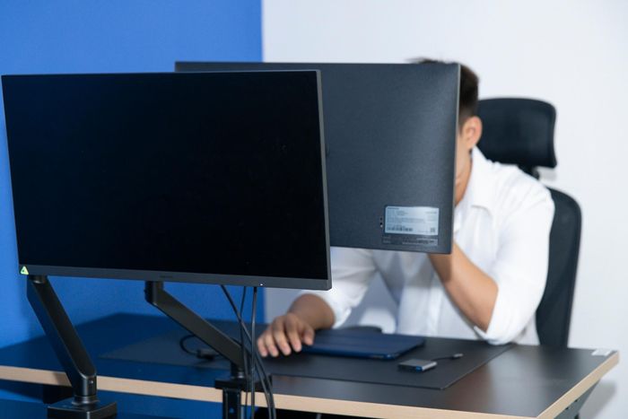AI không thay thế hoàn toàn việc làm, mà tái thiết kế lại quá trình làm việc. Ảnh minh họa: Phương Lâm.