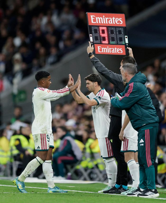  Jose Mourinho phải cân nhắc thể trạng của Brahim Diaz, người đang chịu ảnh hưởng từ những cơn đau cơ kéo dài 