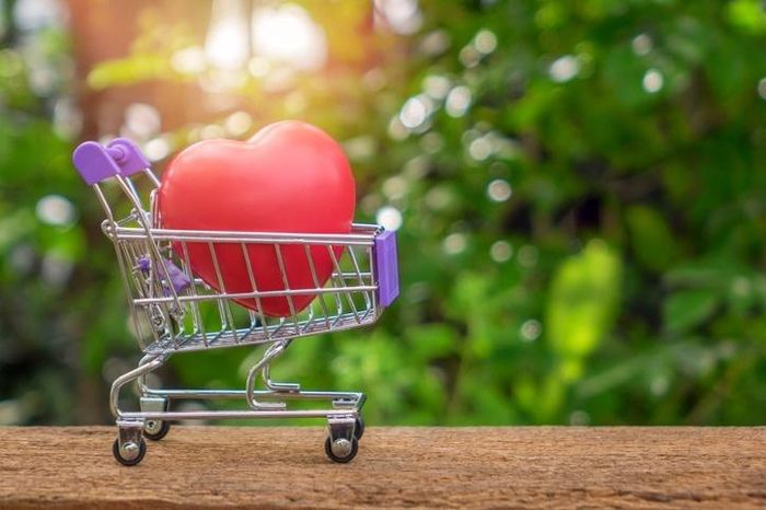  Cảm xúc chi phối quá trình mua bán của con người. Ảnh: Give.org.