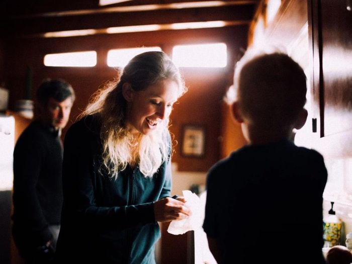  Nhân vật Elizabeth Holmes được khai thác trong phim You Can See Everything. Ảnh: A24. 