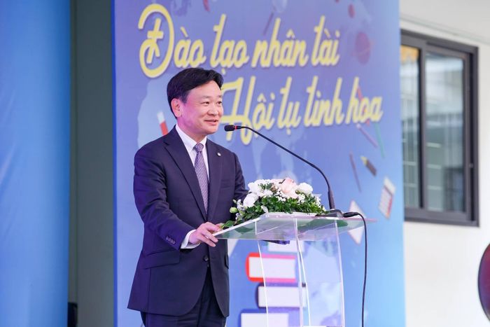  Ông Takahiro Okada, Tổng giám đốc Công ty Cổ phần Diana Unicharm, phát biểu tại sự kiện. 