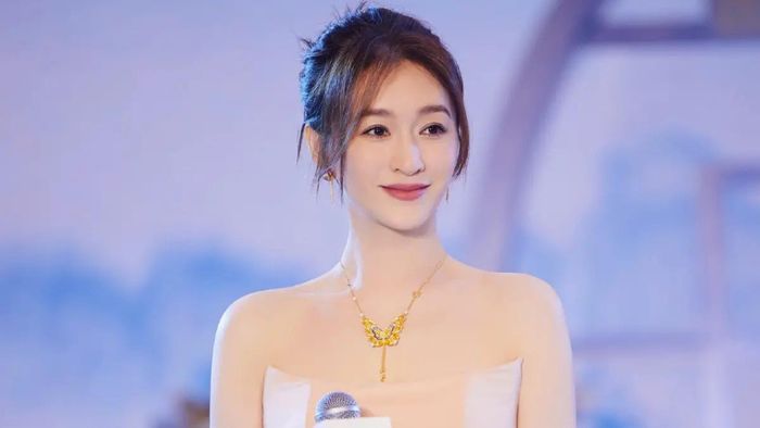  Lý Tiểu Nhiễm thời gian qua được chú ý khi tham gia chương trình Đạp gió. Ảnh: NOW News. 
