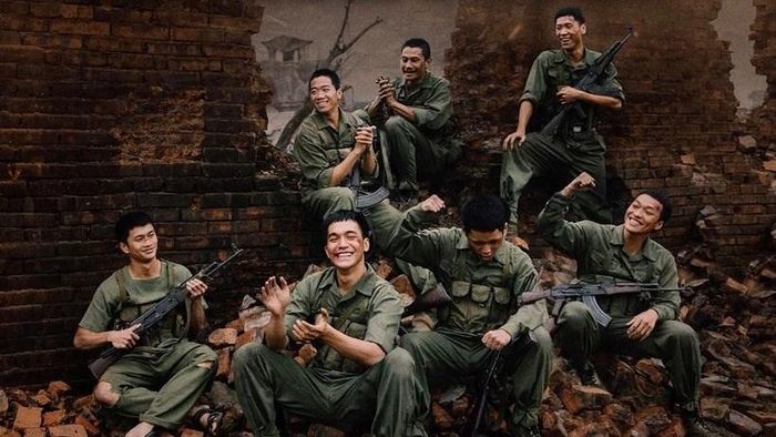 Phim "Mưa đỏ" vẫn đang là tác phẩm dẫn đầu về doanh thu với 714 tỉ đồng. Phim chiếu vào dịp 2.9.2025