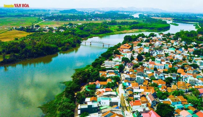 Sông Trà Bồng hiền hòa chảy qua những làng quê Bình Sơn, bồi đắp nên không gian văn hóa đặc trưng và lưu giữ dấu ấn lịch sử, đời sống của bao thế hệ