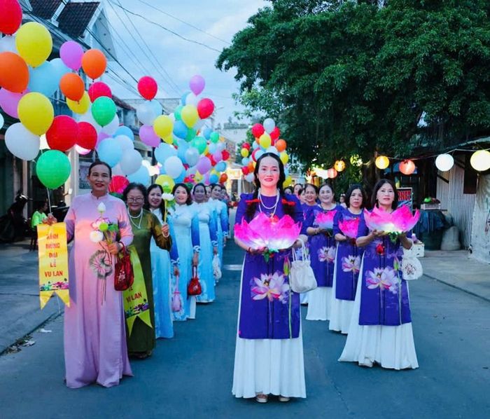 Lễ hội miếu Bà Ngũ Hành (lễ hội hoa đăng) tại xã An Phú là nét sinh hoạt văn hóa tín ngưỡng truyền thống, góp phần gìn giữ bản sắc văn hóa địa phương