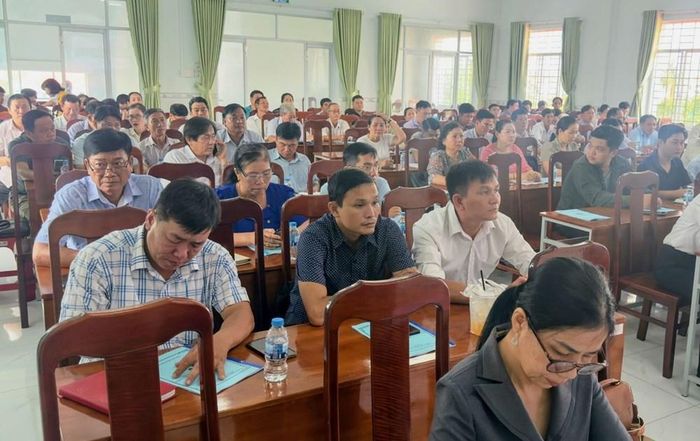 Tỉnh Vĩnh Long tập huấn cho 1.770 cán bộ, công chức chuyên môn, đại diện đoàn thể cấp xã và các ấp về phòng, chống bệnh dịch tả heo châu Phi