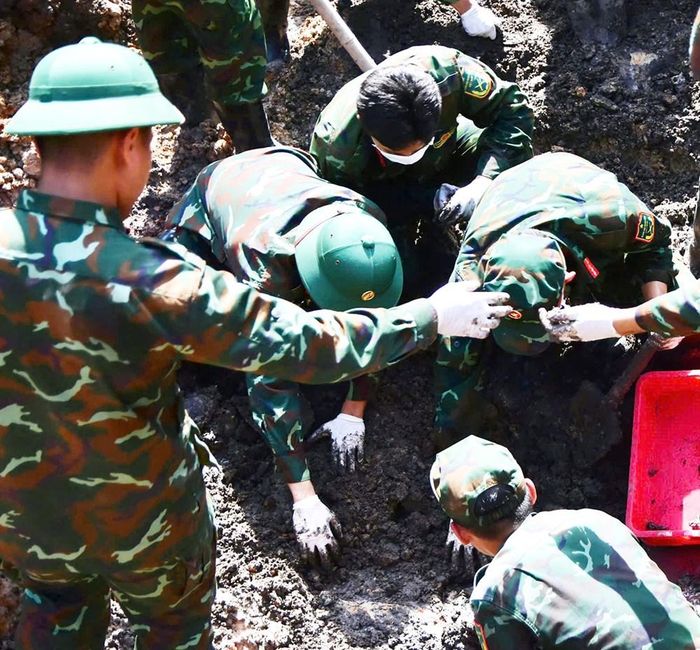 Công tác tìm kiếm, quy tập hài cốt liệt sĩ tại Công viên Lê Thị Riêng đang tiếp tục được triển khai với tinh thần trách nhiệm cao