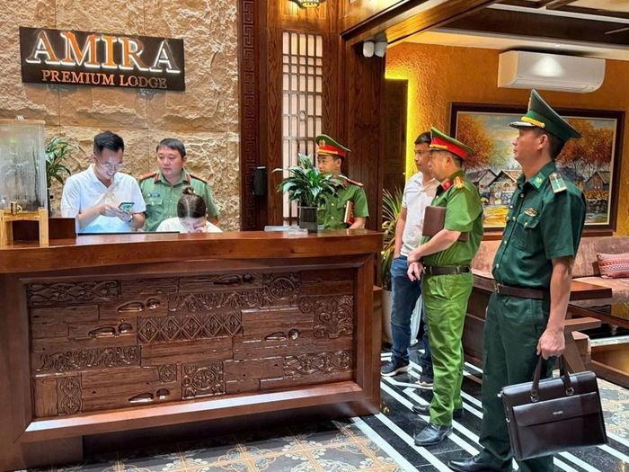Công an tuyên truyền, kiểm tra, hướng dẫn tại khách sạn Amira Tuyên Quang