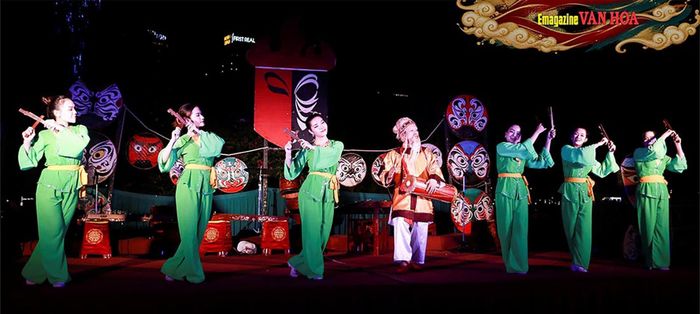 Trích đoạn tuồng được giới thiệu tại không gian công cộng, đưa sân khấu truyền thống đến gần khán giả