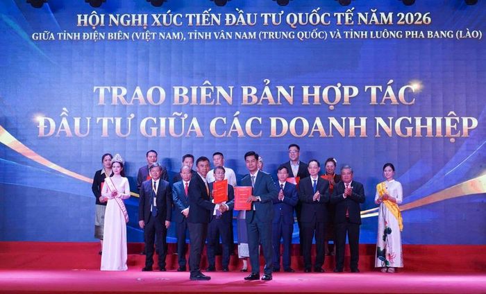 Trao Biên bản hợp tác đầu tư giữa các doanh nghiệp