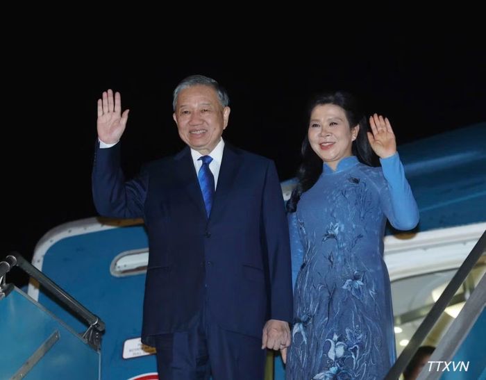 Tổng Bí thư, Chủ tịch nước Tô Lâm và Phu nhân Ngô Phương Ly rời Hà Nội, lên đường thăm Đan Mạch, EU và Bỉ. (Ảnh: TTXVN)