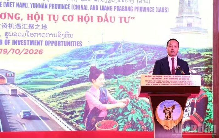  Đồng chí Trần Tiến Dũng, Ủy viên Trung ương Đảng, Bí thư Tỉnh ủy Điện Biên phát biểu, chào mừng các doanh nghiệp, nhà đầu tư về với Điện Biên. (Ảnh: LÊ LAN) 
