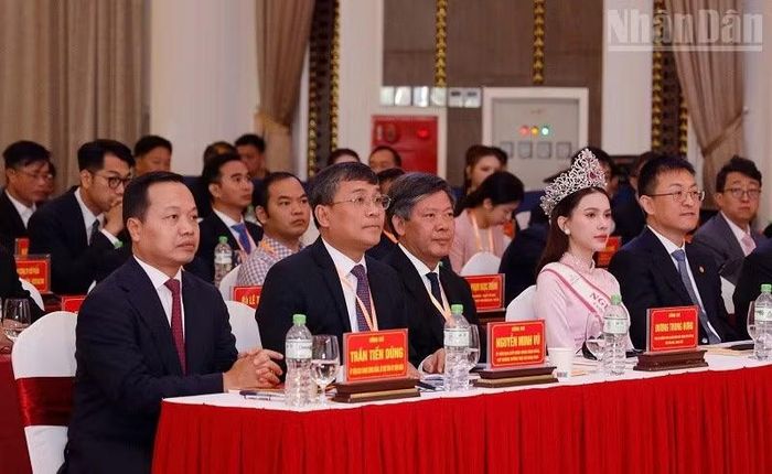 Các đại biểu dự hội nghị. (Ảnh: LÊ LAN)