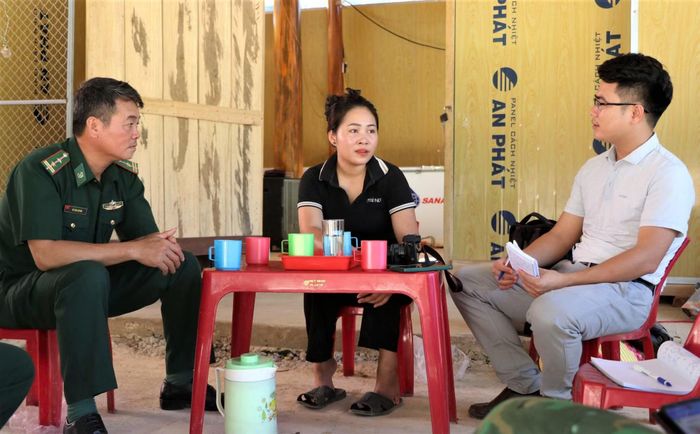 Phóng viên Báo Nhân Dân tìm hiểu công tác phát triển đảng viên ở vùng lõi Vườn quốc gia Pù Mát. Trong ảnh: Đảng viên La Thị Pìa (sinh năm 1999, Chi bộ bản Cò Phạt, xã Môn Sơn, Nghệ An). (Ảnh: HL)