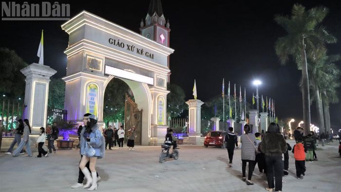 Các đảng viên có đạo là cầu nối giữa Đảng với đồng bào có đạo. (Ảnh: TRẦN TRUNG HIẾU)