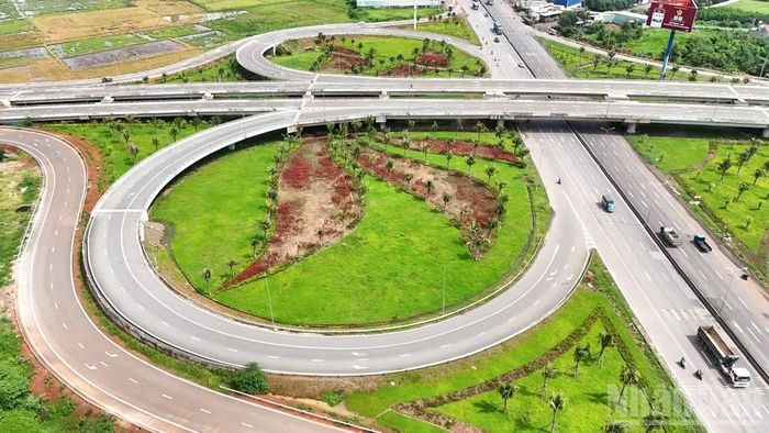 Nút giao kết nối sân bay Long Thành với Quốc lộ 51, đường 25C đã hoàn thành. (Ảnh: THIÊN VƯƠNG)