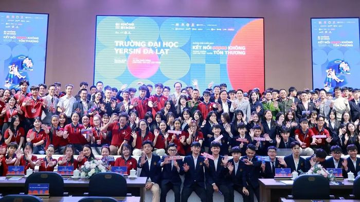 Khởi động chiến dịch “Không một mình” năm 2026 tại Trường đại học Yersin Đà Lạt. (Ảnh: CTV)