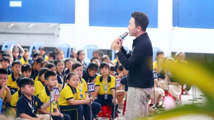 KOL, đại sứ đồng hành chiến dịch “Không một mình” năm 2026 tại Lâm Đồng giao lưu cùng học sinh Trường tiểu học, trung học cơ sở và trung học phổ thông Lê Quý Đôn. (Ảnh: CTV)