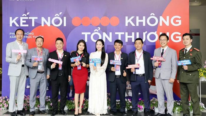 Chương trình truyền tải thông điệp: “Lâm Đồng: Không một mình-kết nối không tổn thương”. (Ảnh: CTV)