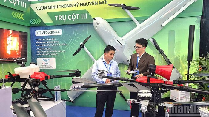 Hoàn thiện hạ tầng khoa học, công nghệ và hạ tầng số là động lực quan trọng thúc đẩy tăng trưởng, nâng cao năng lực cạnh tranh và phát triển bền vững trong giai đoạn mới. (Ảnh: THANH PHONG)