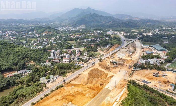 Điểm cuối của tuyến đường chuẩn bị nối ra cao tốc Hà Nội-Hòa Bình.
